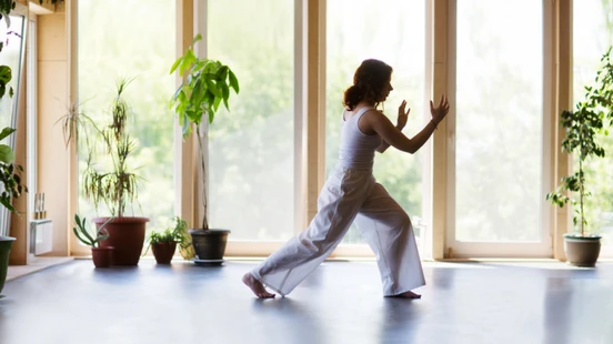 太極步行vs.一般健走:差別不在速度 而是「走在當下」!什麼是太極步行?5個練習步驟 初學者也能上手!