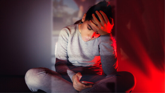 【周慕姿療心室】一句外人的批評，為何讓你心情不好一整天？大腦天生就會「找威脅」