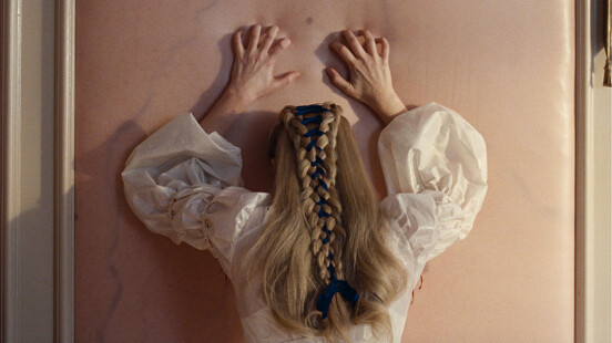 《咆哮山莊》角色全員病態？瑪格羅比、雅各艾洛迪詮釋經典原作的瘋狂虐戀、從這些角色看出情感依附