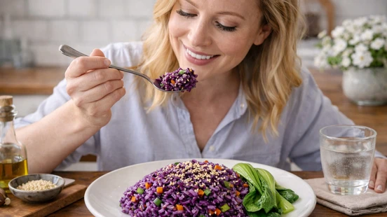 減脂期請大口吃！超療癒「紫甘藍拌飯」抗氧抗炎、穩定血糖，5步驟吃出透亮好膚質，2道變奏吃法同時奉上