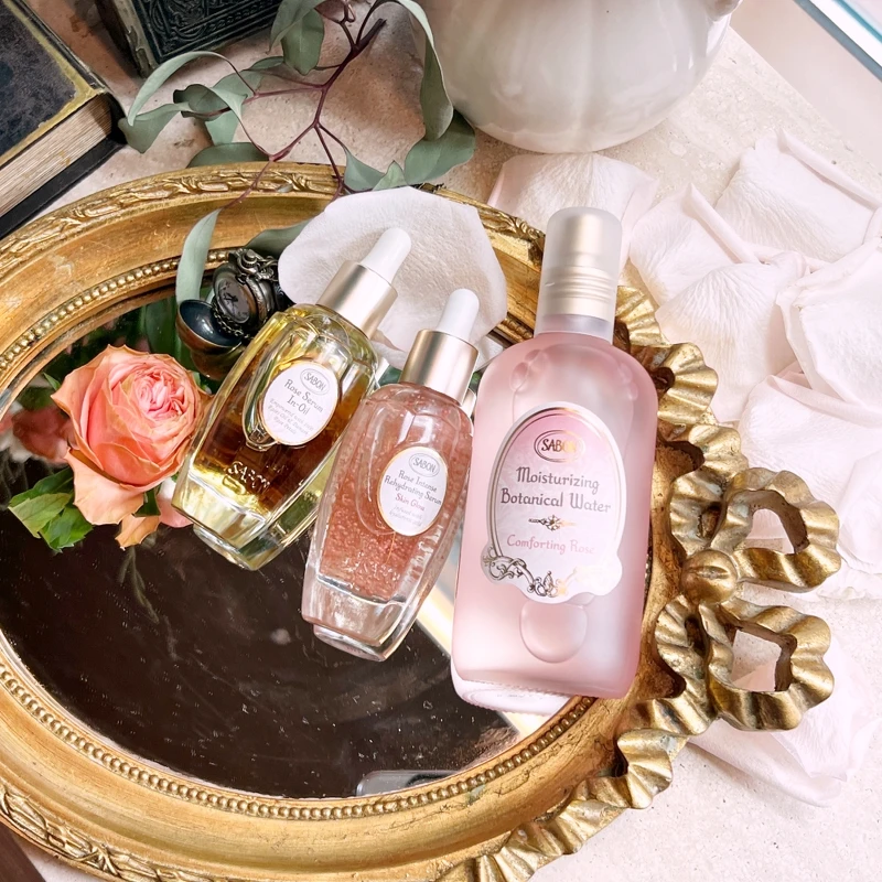 SABON大馬士革玫瑰光燦系列的大馬士革玫瑰有機光燦活膚水、大馬士革玫瑰光透精華液、大馬士革玫瑰有機光燦精華油。 SABON大馬士革玫瑰光燦系列的大馬士革玫瑰有機光燦活膚水、大馬士革玫瑰光透精華液、大馬士革玫瑰有機光燦精華油。