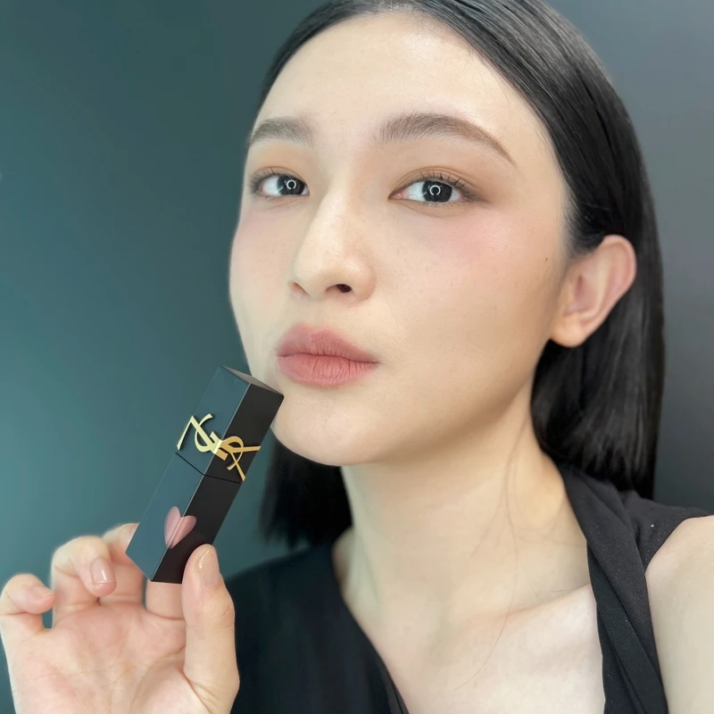 YSL奢華印記鎖吻霧唇釉#231模特兒實擦。