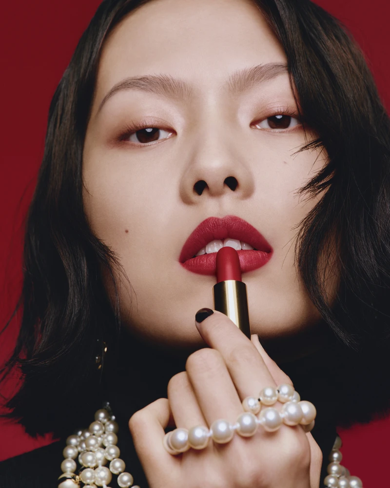 CHANEL香奈兒超炫耀的絲絨唇膏珍珠限定版情境照。