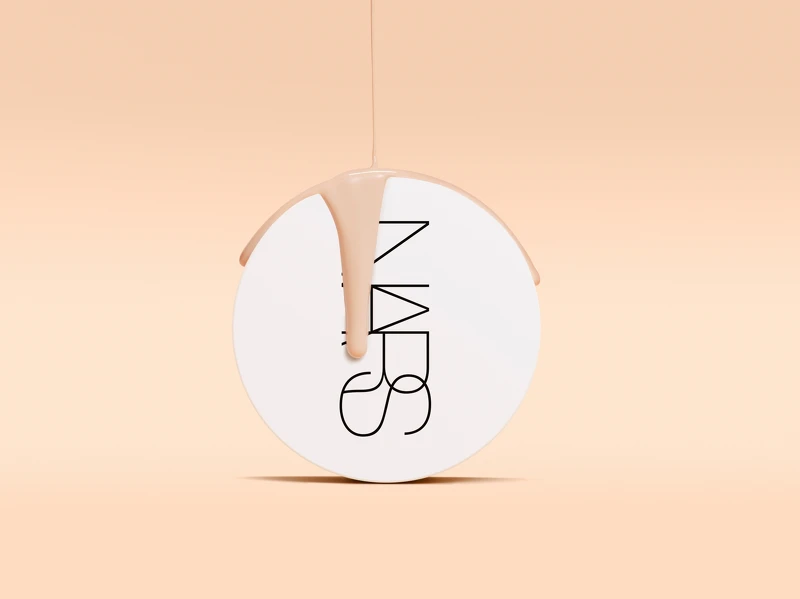 NARS 裸光凝亮水精華氣墊SPF 50+/PA++蕊芯11g，NT1,600。粉盒NT600。