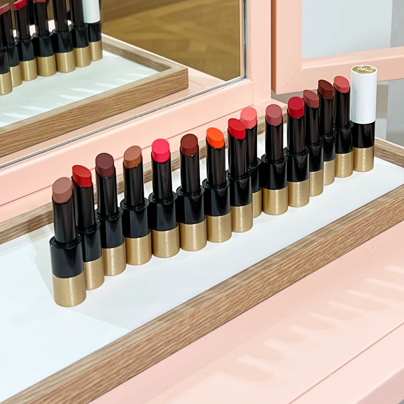 Hermes Rouge Brillant Silky愛馬仕絲柔亮澤唇膏一共推出14色。