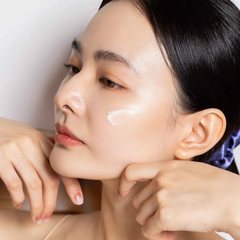 資生堂國際櫃激抗痕亮采緊緻精雕霜質地。 資生堂國際櫃激抗痕亮采緊緻精雕霜質地。