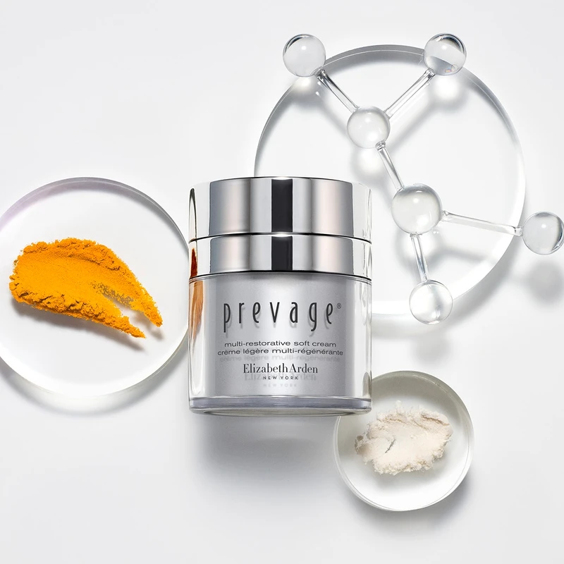 伊麗莎白雅頓艾地苯高效煥顏抗老乳霜情境圖。 伊麗莎白雅頓艾地苯高效煥顏抗老乳霜情境圖。