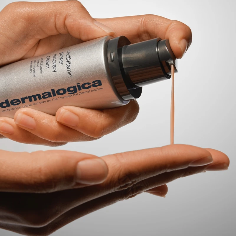 德卡多重維他命超能乳霜質地示意。 德卡多重維他命超能乳霜質地示意。