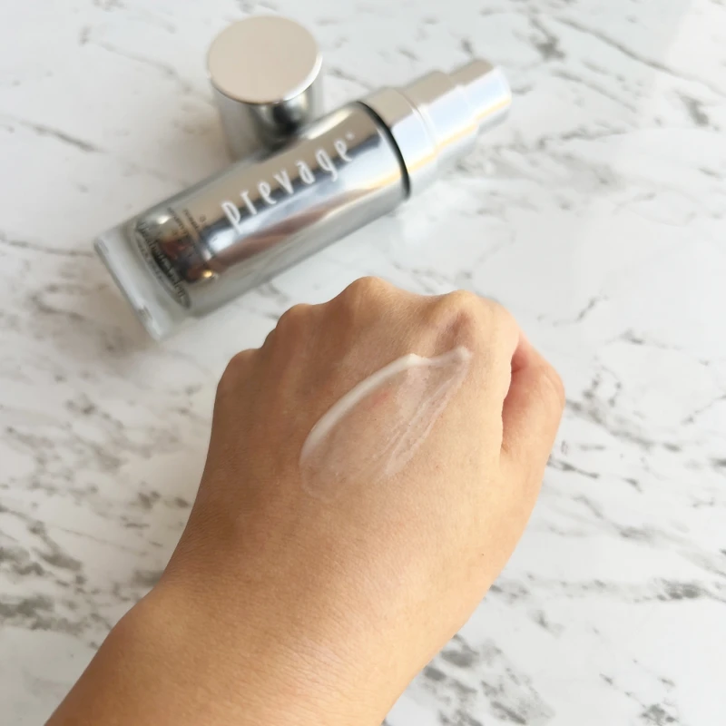 伊麗莎白雅頓艾地苯3合1高效煥顏抗老精華質地。 伊麗莎白雅頓艾地苯3合1高效煥顏抗老精華質地。