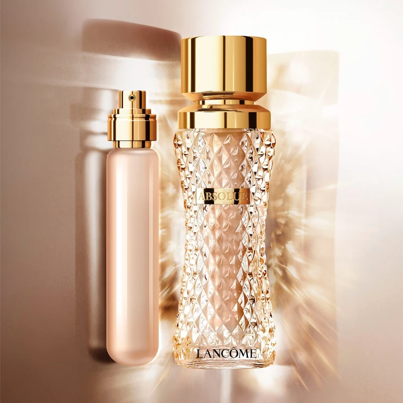 LANCOME蘭蔻絕對完美粉底精粹採用可替換蕊芯的設計，使用完畢後只需選購並更換粉底精粹蕊芯，即可重新擁有一整瓶璀璨如新的頂級粉底。
