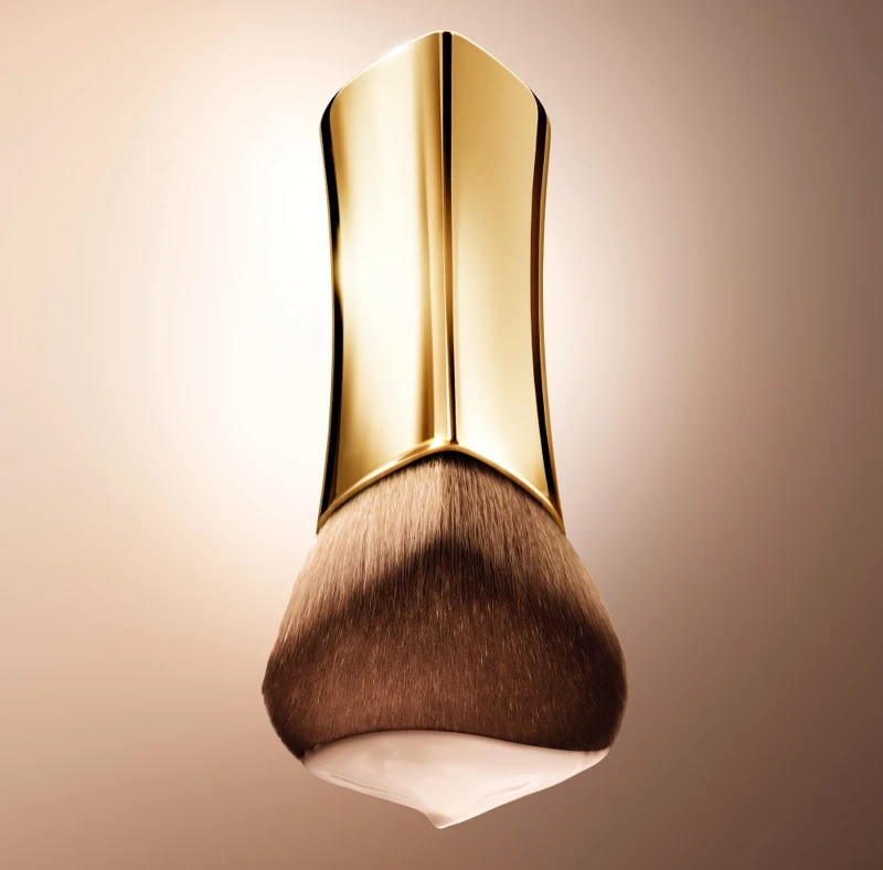 LANCOME蘭蔻絕對完美粉底精粹搭配的金緻絲絨粉底刷。