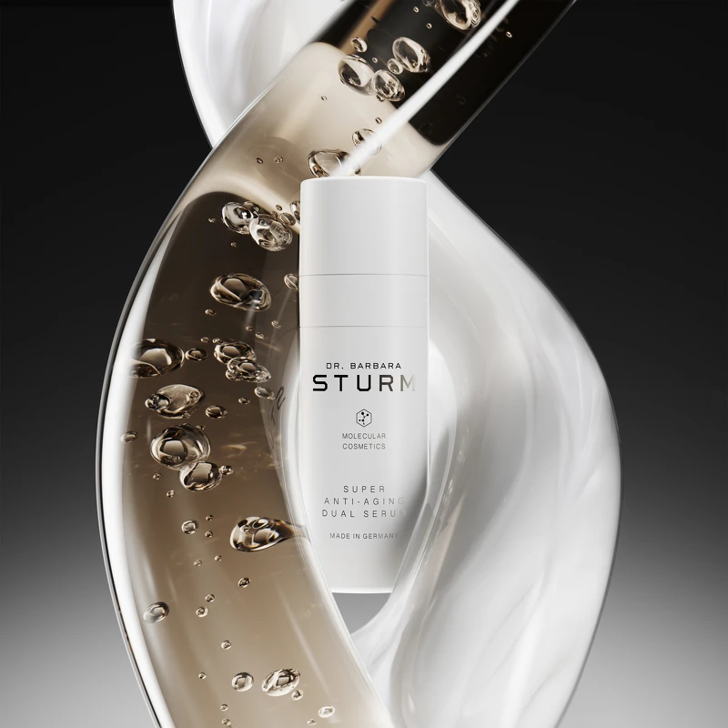 DR. BARBARA STURM極緻抗老修護雙精華情境圖。 DR. BARBARA STURM極緻抗老修護雙精華情境圖。