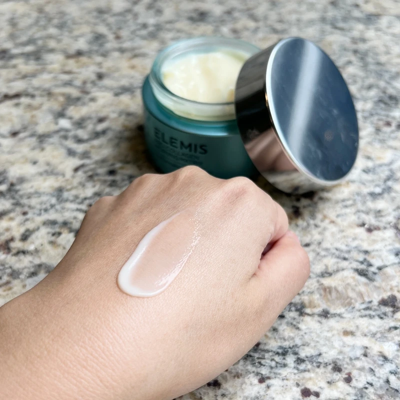 ELEMIS愛莉美海洋膠原超時空逆時賦活霜質地。 ELEMIS愛莉美海洋膠原超時空逆時賦活霜質地。