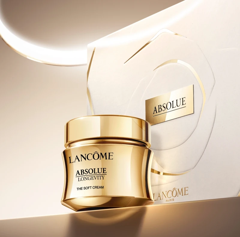 蘭蔻絕對完美永生玫瑰逆齡乳霜情境圖。 蘭蔻絕對完美永生玫瑰逆齡乳霜情境圖。