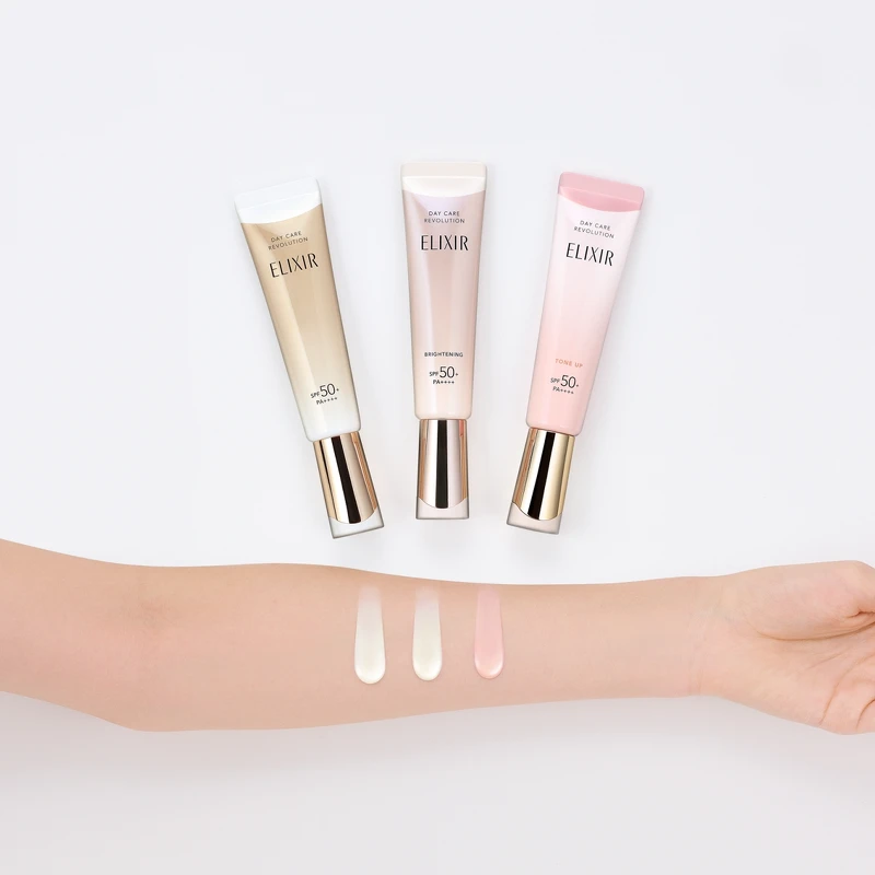 ELIXIR怡麗絲爾膠原彈潤多效美肌乳、膠原淨白多效美肌乳、膠原亮妍多效美肌乳質地。 ELIXIR怡麗絲爾膠原彈潤多效美肌乳、膠原淨白多效美肌乳、膠原亮妍多效美肌乳質地。