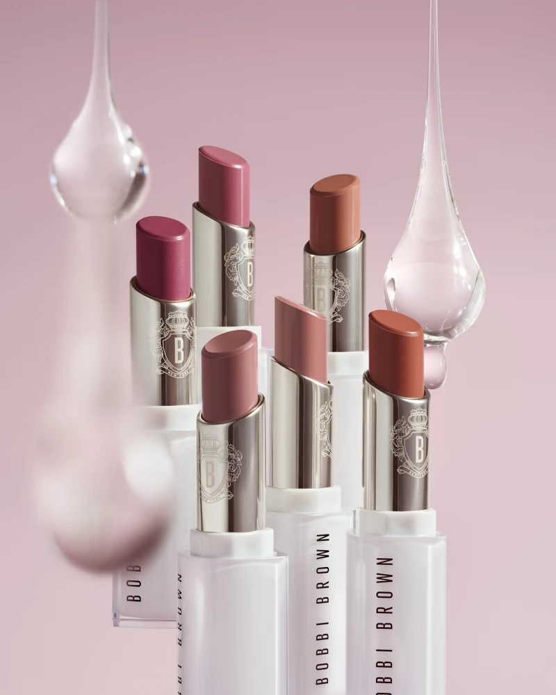 Bobbi Brown晶鑽釉光水唇膏情境照。