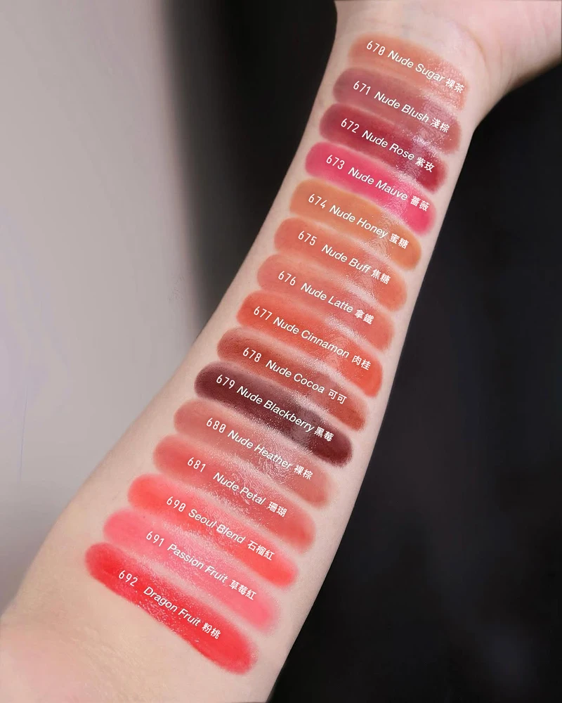 Bobbi Brown晶鑽釉光水唇膏15色手部完整試色。NT1,300