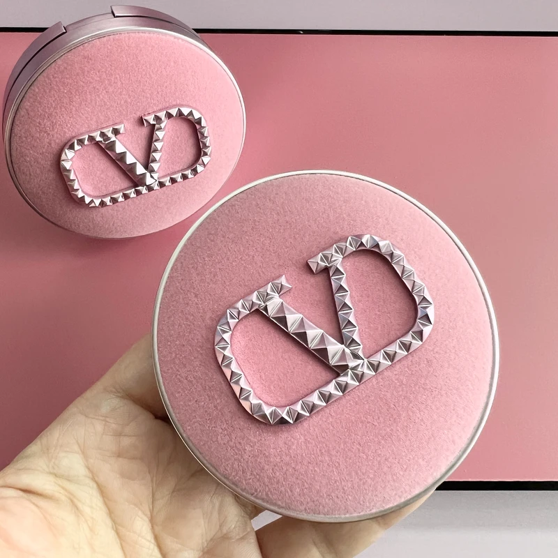 VALENTINO高訂光感氣墊粉餅夢境粉限定版(共2色)，NT3,100