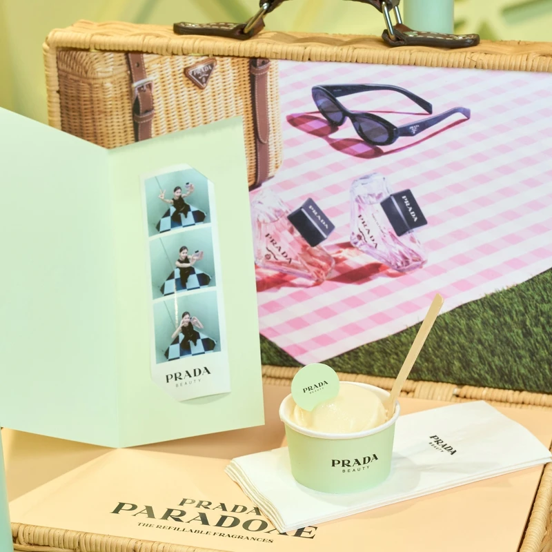 PRADA Beauty攜手Venchi打造的GELATO冰淇淋與人生四格情境美圖。 PRADA Beauty攜手Venchi打造的GELATO冰淇淋與人生四格情境美圖。