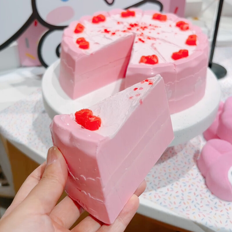 LUSH美好友誼蛋糕香氛皂一片,NT450 LUSH美好友誼蛋糕香氛皂一片,NT450