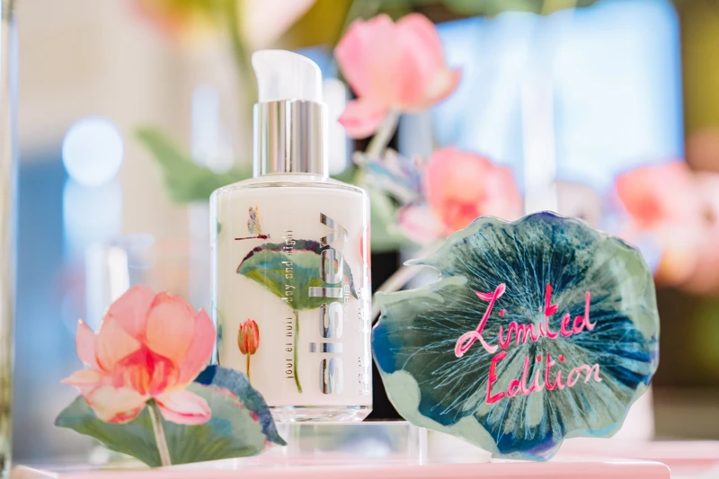 Sisley全能乳液花漾粉蓮限量系列125ml,NT8,350 Sisley全能乳液花漾粉蓮限量系列125ml,NT8,350