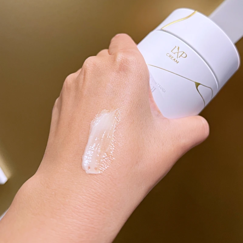 SK-II LXP凝時金緻乳霜質地。 SK-II LXP凝時金緻乳霜質地。