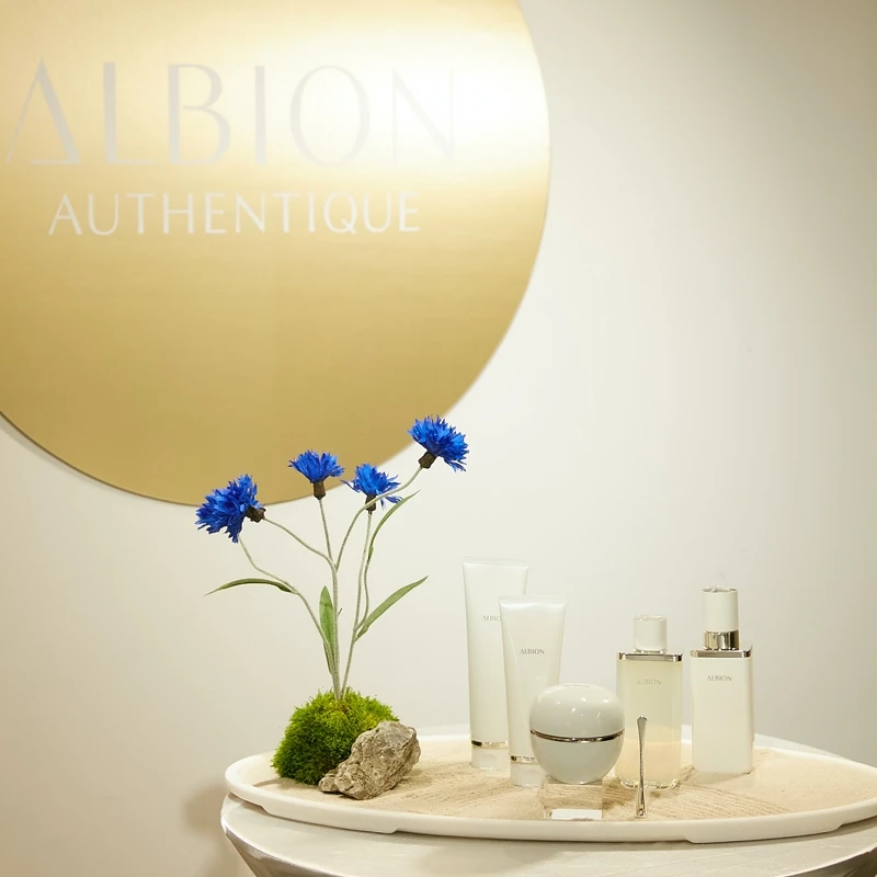 ALBION AUTHENTIQUE匠心凝時系列。 ALBION AUTHENTIQUE匠心凝時系列。
