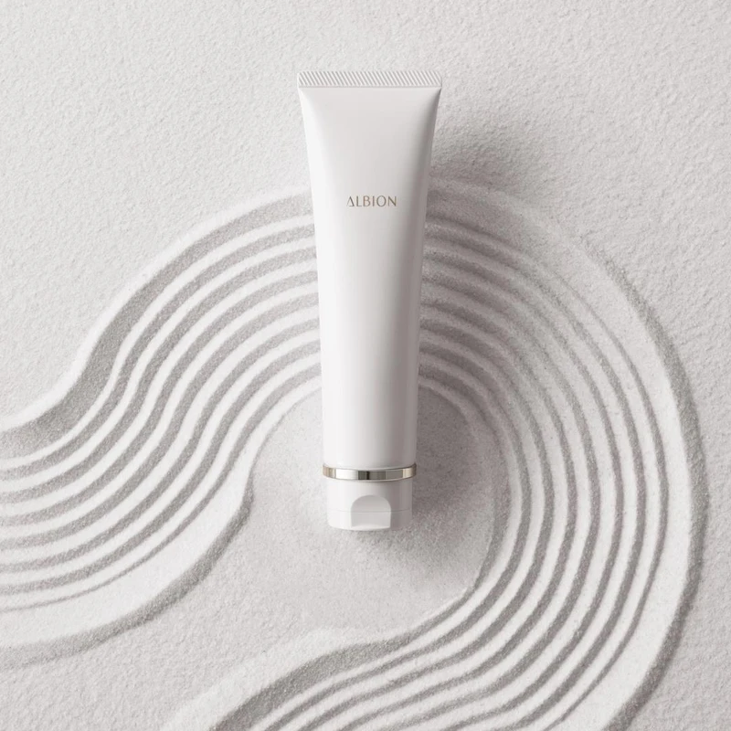 ALBION匠心凝時黑晶淨顏精露140g,NT3,350 ALBION匠心凝時黑晶淨顏精露140g,NT3,350