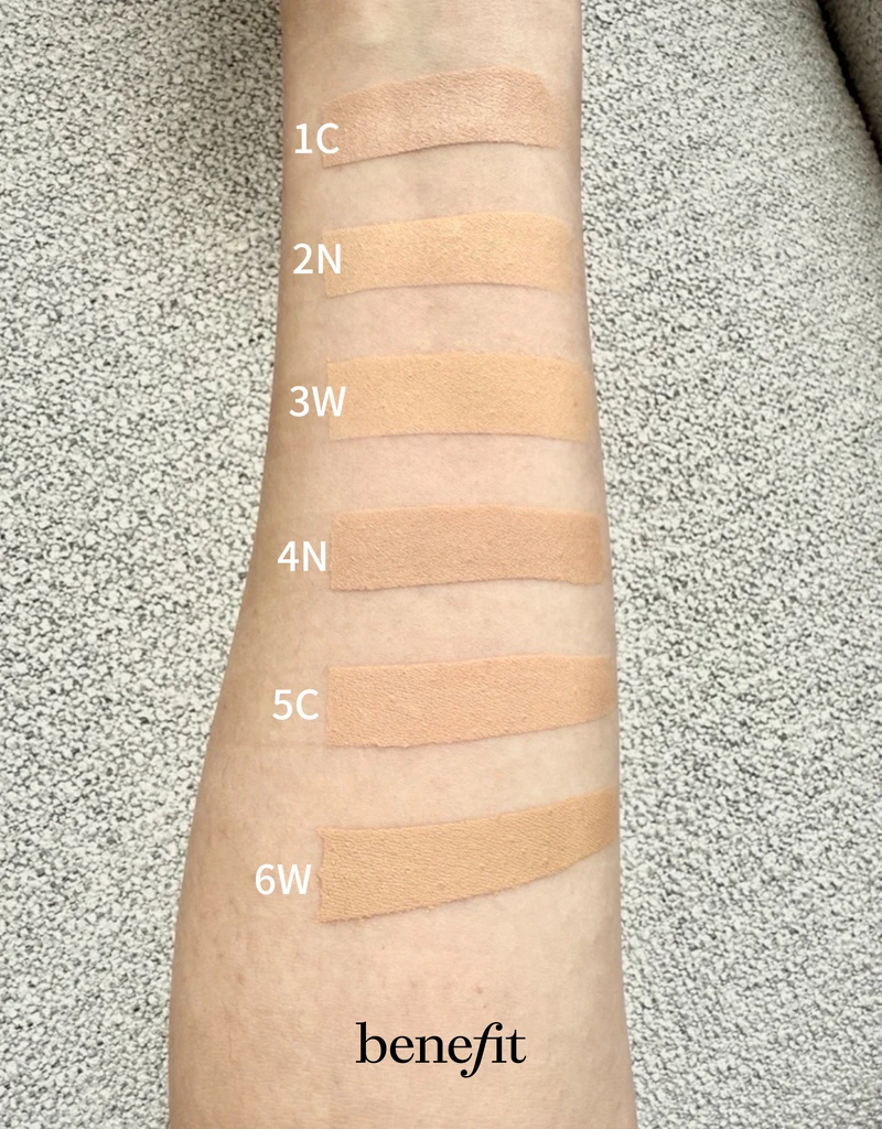 benefit嘖嘖稱齊持久零毛孔粉底液1C、2N、3W、4N、5C、6W手部試色。