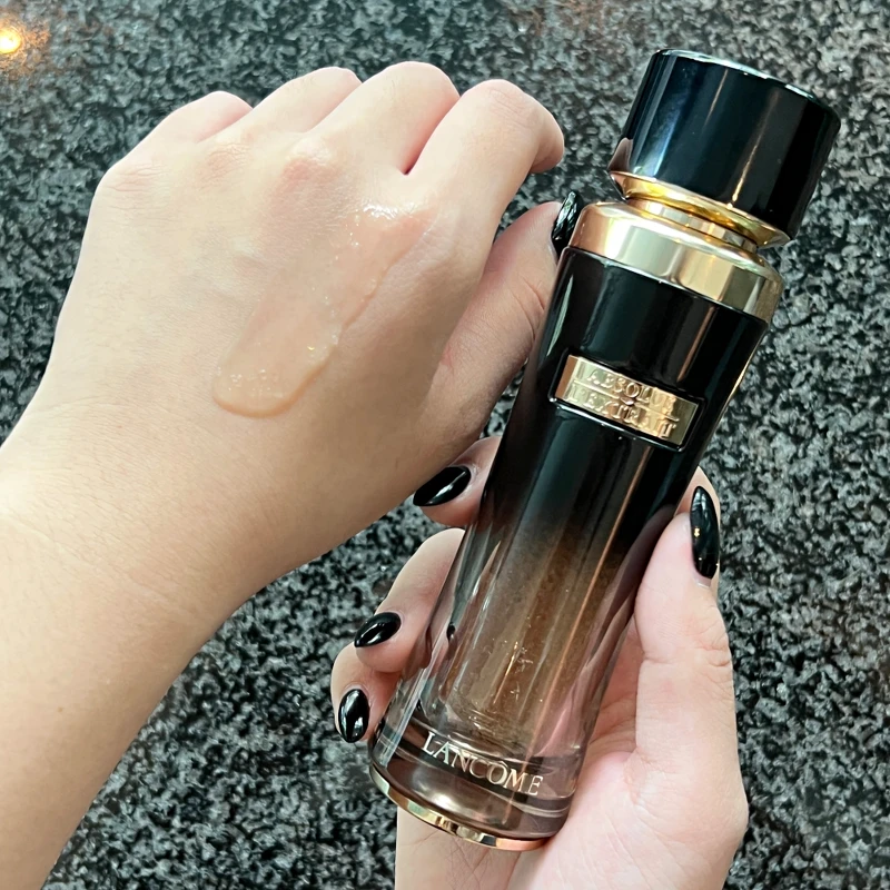 LANCOME蘭蔻絕對完美黑鑽奢燦超導活萃,NT23,000。同步推出30ml補充瓶,NT19,550 LANCOME蘭蔻絕對完美黑鑽奢燦超導活萃,NT23,000。同步推出30ml補充瓶,NT19,550