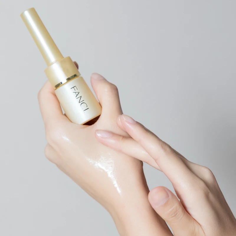 FANCL逆齡全效活顏肌底精萃質地示意。一盒NT6,850 FANCL逆齡全效活顏肌底精萃質地示意。一盒NT6,850