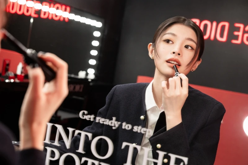 藝人詹子萱出席迪奧巨星之夜,演繹#222焦糖裸杏。 藝人詹子萱出席迪奧巨星之夜,演繹#222焦糖裸杏。