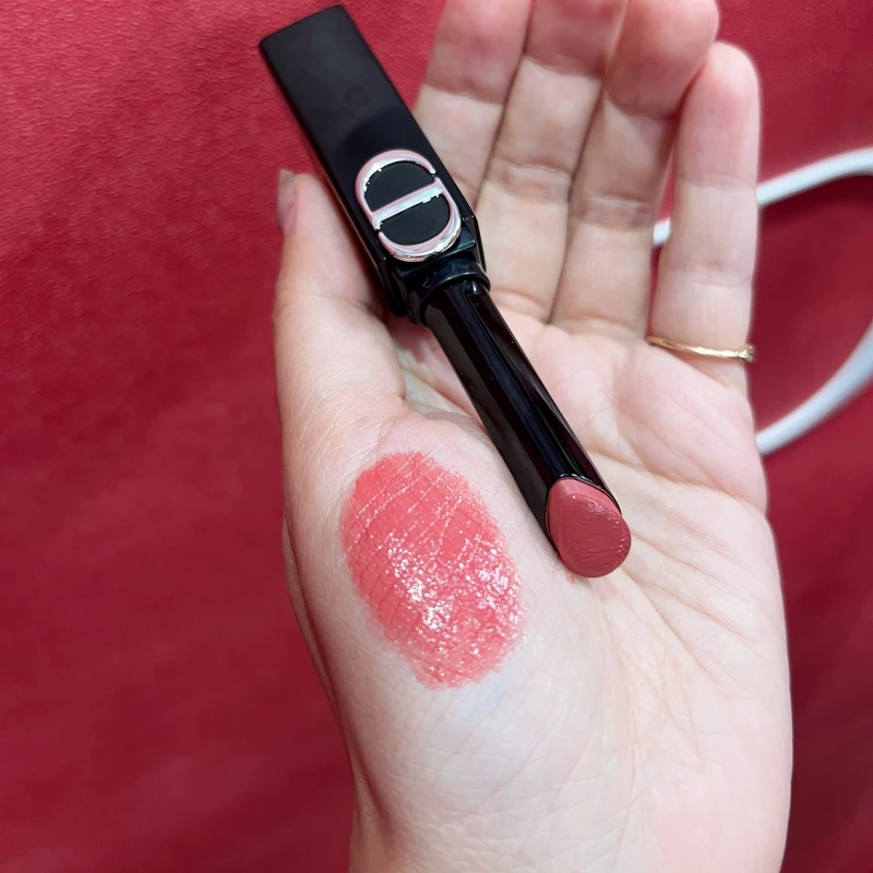 迪奧巨星持色唇膏(#226 DARING BLUSH蜜桃裸粉)3.5g,NT1,600 迪奧巨星持色唇膏(#226 DARING BLUSH蜜桃裸粉)3.5g,NT1,600