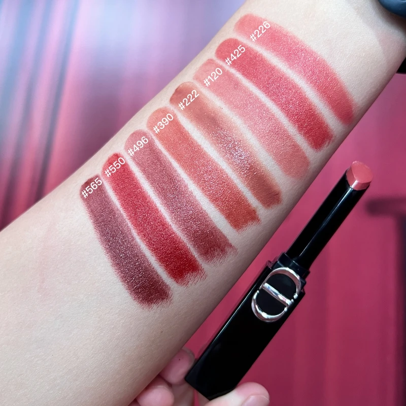 迪奧巨星持色唇膏全8色手部試色。 迪奧巨星持色唇膏全8色手部試色。
