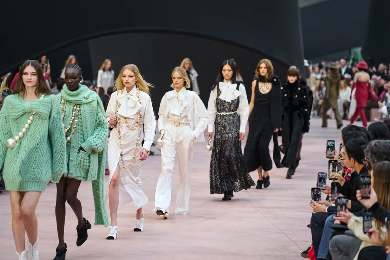 时装週是什么？一年到底有几场？看懂四大时装週期know-how一次搞懂Fashion Week是什么！