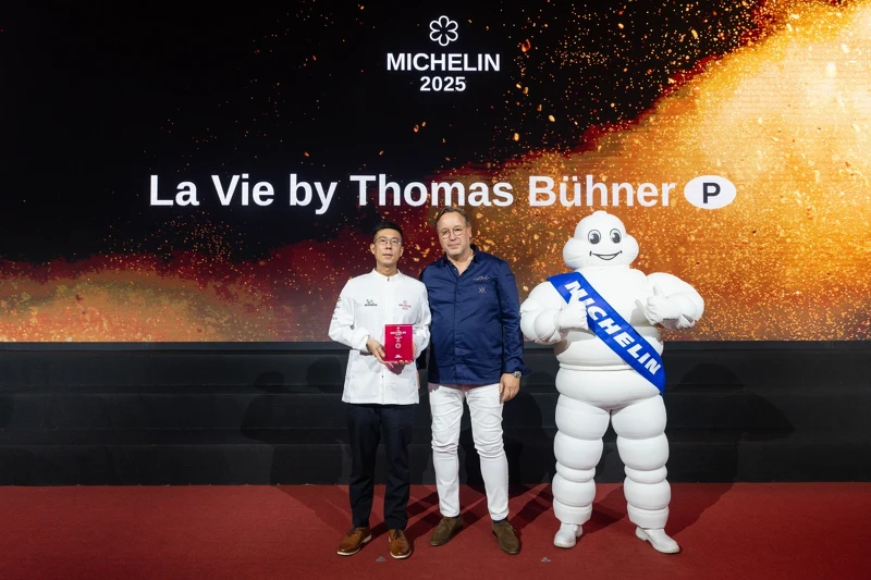 德國三星名廚 Thomas Bühner 與行政主廚楊展浩（Xavier Yeung）。