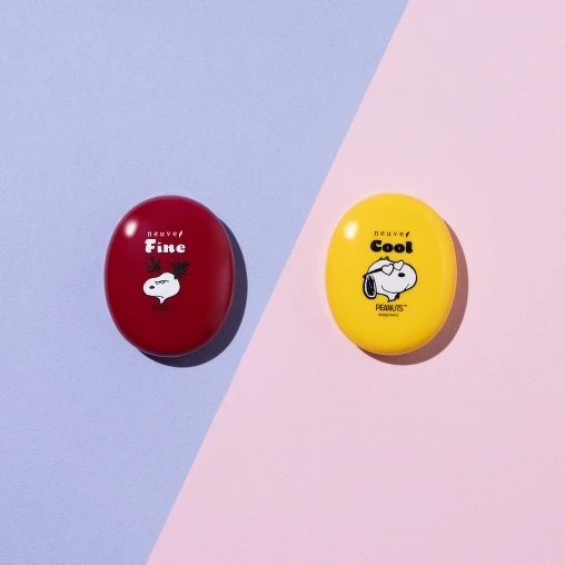 neuve惹我清爽吸油蜜粉Snoopy聯名包裝。 neuve惹我清爽吸油蜜粉Snoopy聯名包裝。