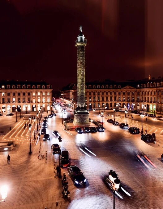 Boucheron 寶詩龍在法國巴黎芳登廣場26號專賣店窗外夜景