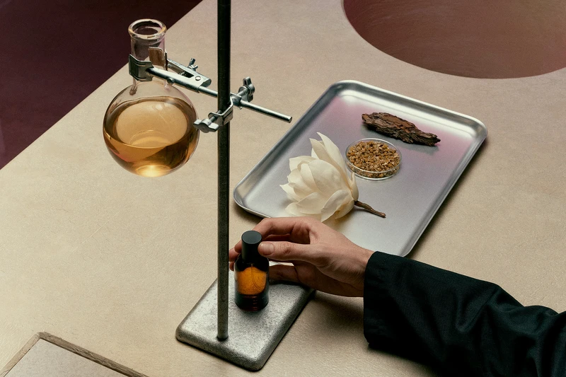 Aesop詠香水情境圖。