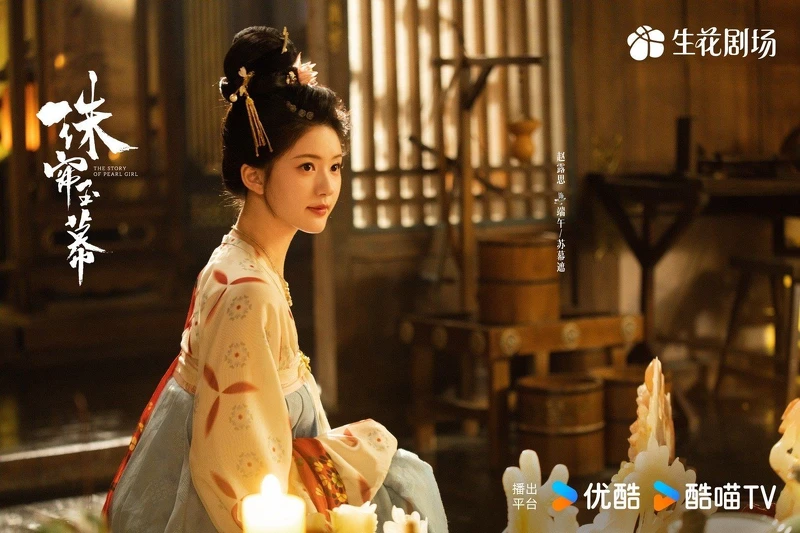 趙露思原是女一,卻被自己的經紀公司擺了一道。 趙露思原是女一,卻被自己的經紀公司擺了一道。