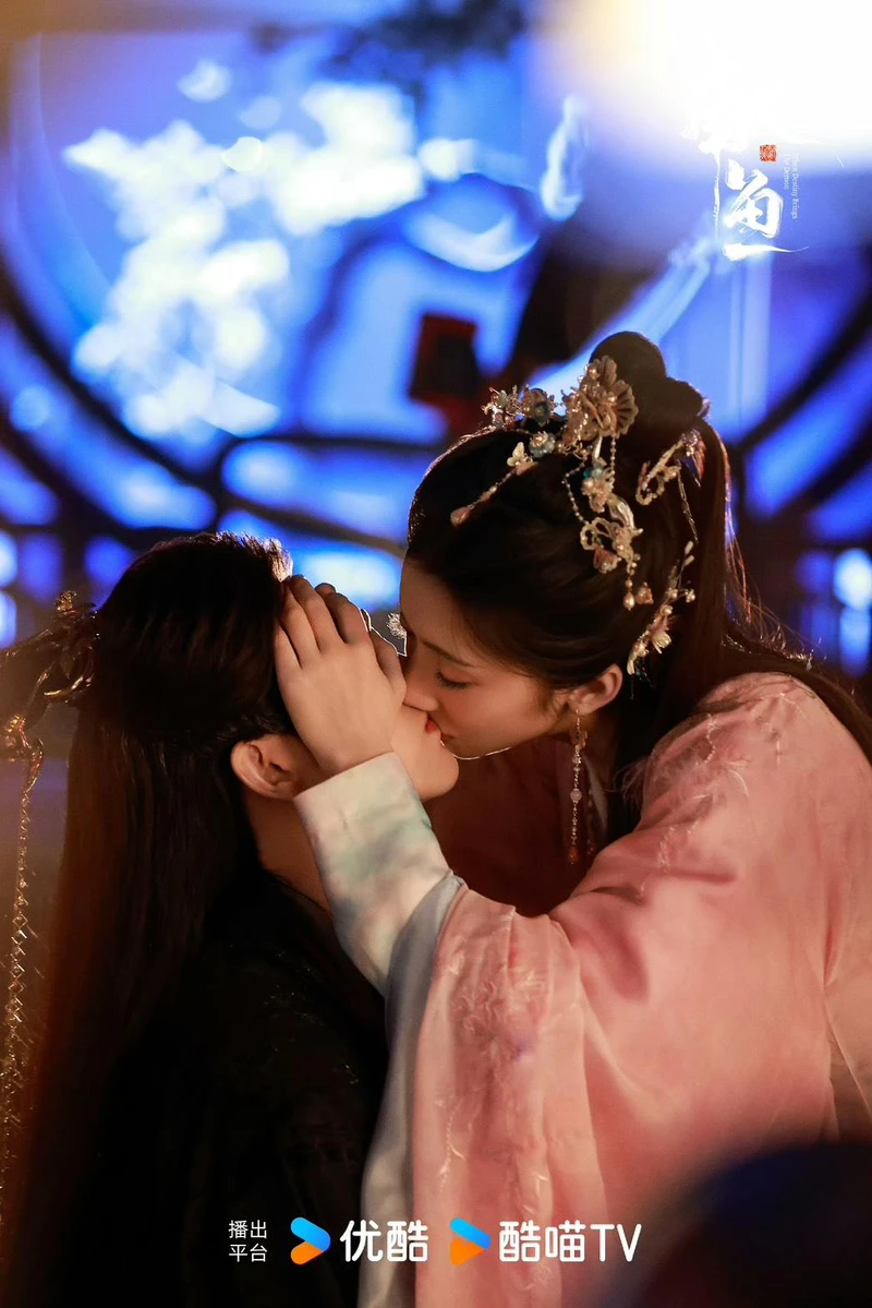 陳飛宇與王影璐劇中有多場高甜吻戲。 陳飛宇與王影璐劇中有多場高甜吻戲。