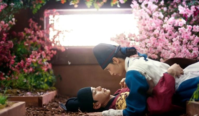 《暴君的廚師》潤娥地咚李彩玟,王室花房橋段拍得浪漫