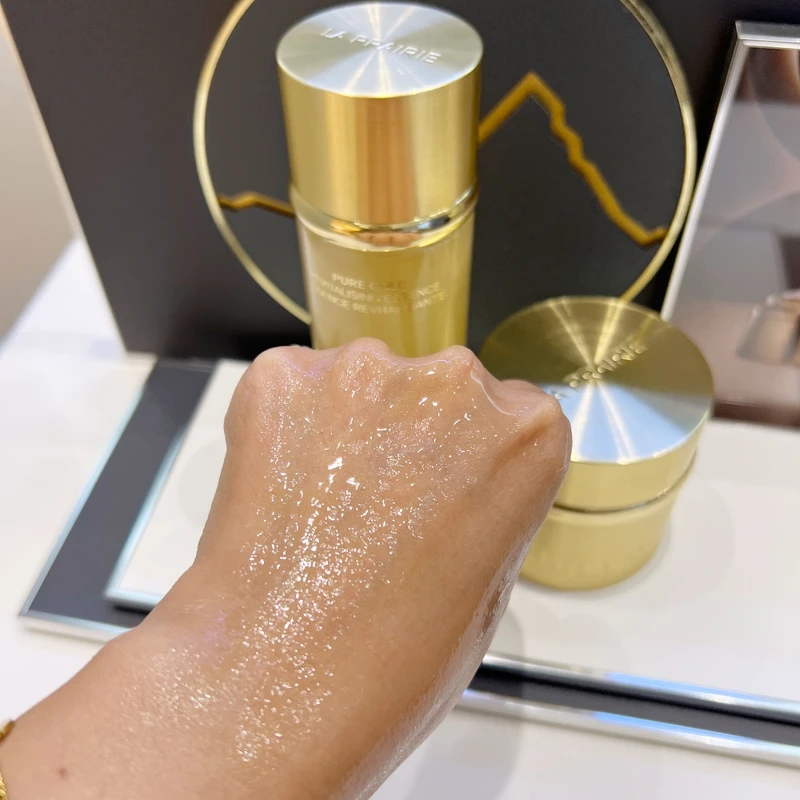 La Prairie萊珀妮極緻金燦金露質地示意。 La Prairie萊珀妮極緻金燦金露質地示意。