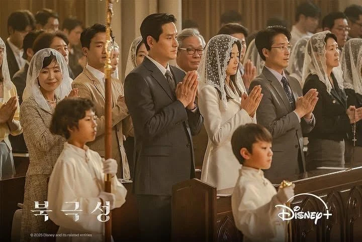 《暴風圈》由朴贊郁御用編劇丁瑞慶執筆。