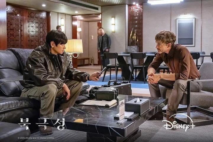 《暴風圈》的場景總共橫跨了13個國家進行拍攝。