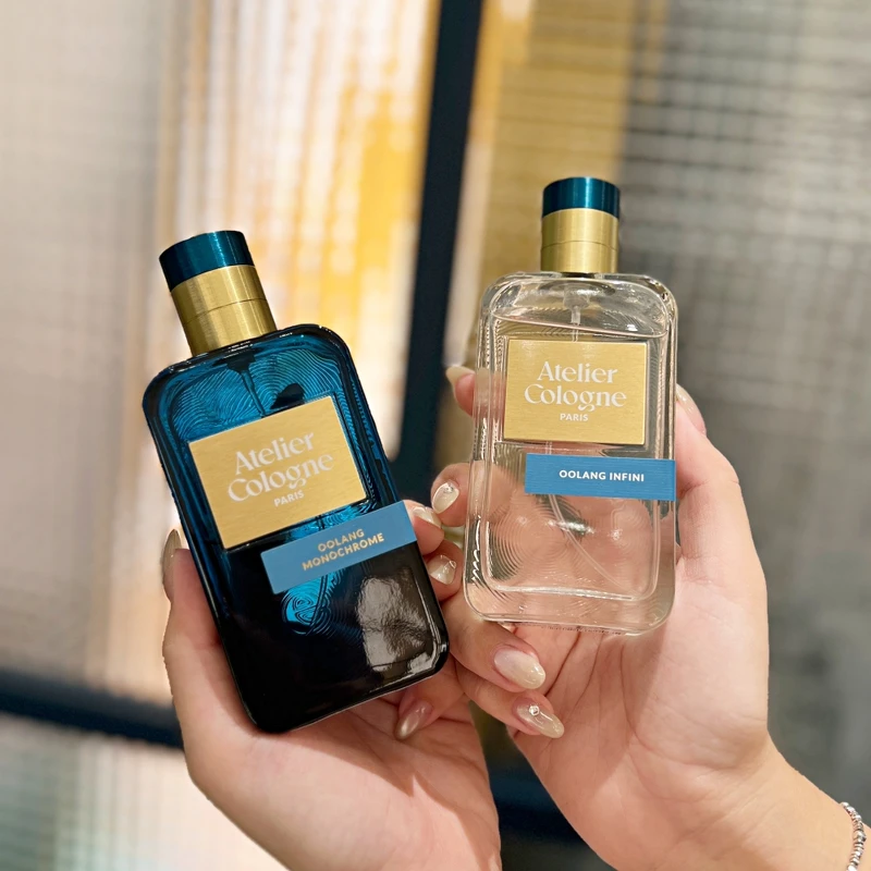 Atelier Cologne歐瓏(左)青玉烏龍珍稀淡香精與(右)無極烏龍淡香精。 Atelier Cologne歐瓏(左)青玉烏龍珍稀淡香精與(右)無極烏龍淡香精。