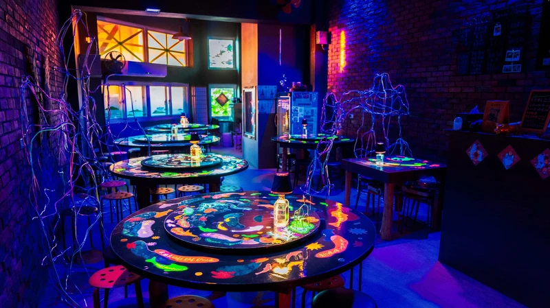 辛綺Xin Qi 《為光所致:泰利 Confined in Light:Tai Li Restaurant》|文化總會提供 辛綺Xin Qi 《為光所致:泰利 Confined in Light:Tai Li Restaurant》|文化總會提供