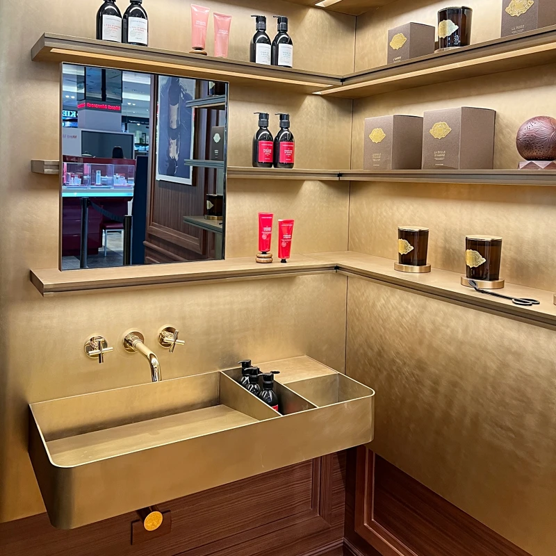 L‘Artisan Parfumeur 阿蒂仙之香台北 新光三越信義新天地A11形象店中有貼心的洗手台設計。 L‘Artisan Parfumeur 阿蒂仙之香台北 新光三越信義新天地A11形象店中有貼心的洗手台設計。