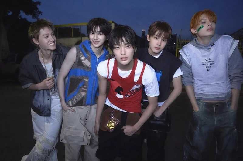 CORTIS(韓語:코르티스)是韓國BIGHIT MUSIC於2025年推出的男子團體,5名成員包括JAMES、JUHOON、MARTIN、SEONGHYEON、KEONHO,並由MARTIN擔任隊長。 CORTIS(韓語:코르티스)是韓國BIGHIT MUSIC於2025年推出的男子團體,5名成員包括JAMES、JUHOON、MARTIN、SEONGHYEON、KEONHO,並由MARTIN擔任隊長。