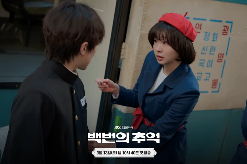 電影中建立了真實地80年代場景,帶領觀眾一起回到回憶裡頭。 電影中建立了真實地80年代場景,帶領觀眾一起回到回憶裡頭。